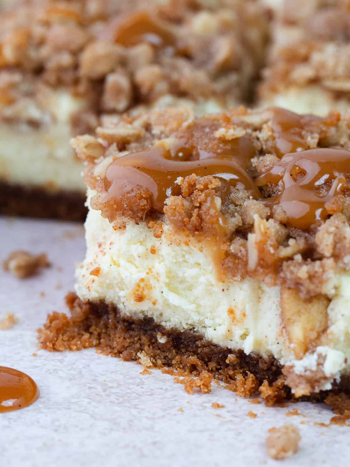 Apple crisp cheesecake bars