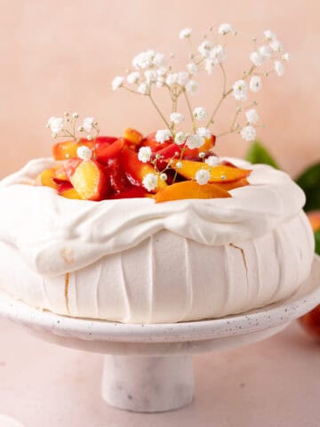 Peach melba pavlova featured photo.