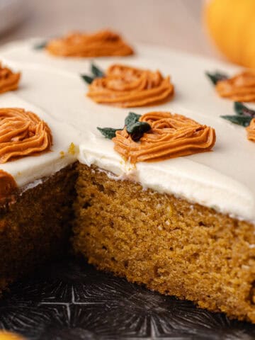 Pumkin chai cake feature photo.