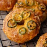 Jalapeno cheddar bagels on a wire rack featured photo.