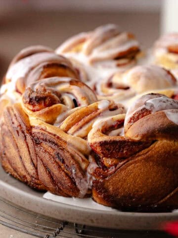 Cranberry and Orange Cinnamon Roll Buns feature photo.